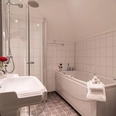 Hotell Grand 4*